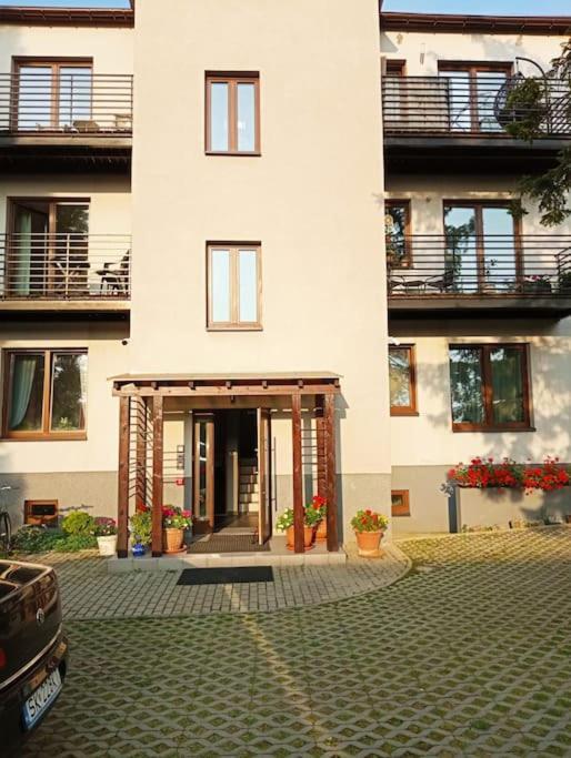 Urocze Mieszkanie 1 Z Parkingiem Kattowitz Exterior foto