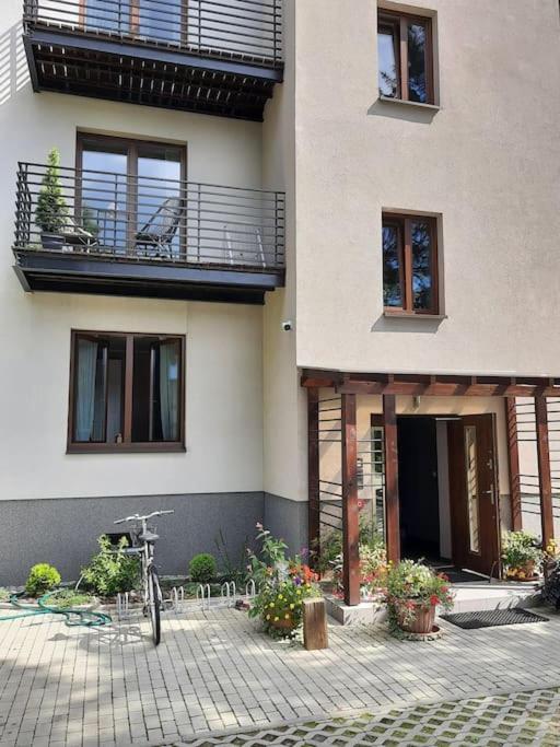 Urocze Mieszkanie 1 Z Parkingiem Kattowitz Exterior foto