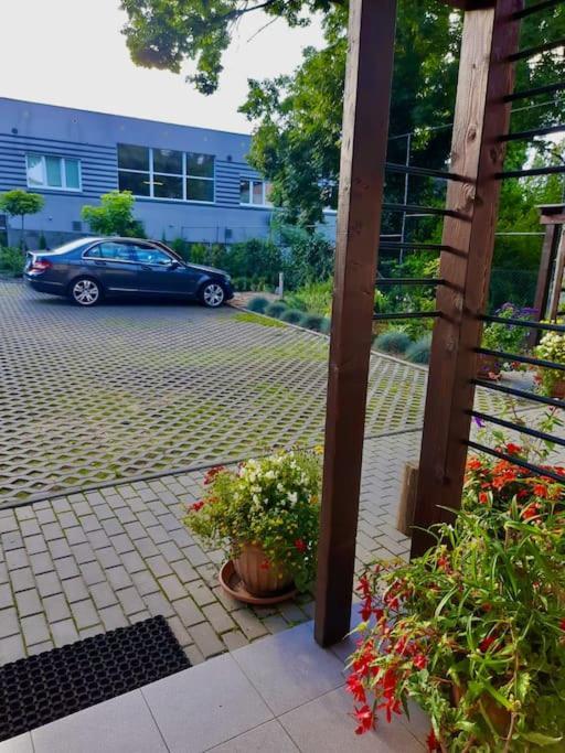 Urocze Mieszkanie 1 Z Parkingiem Kattowitz Exterior foto