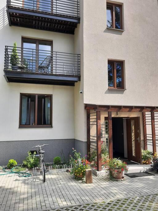 Urocze Mieszkanie 1 Z Parkingiem Kattowitz Exterior foto